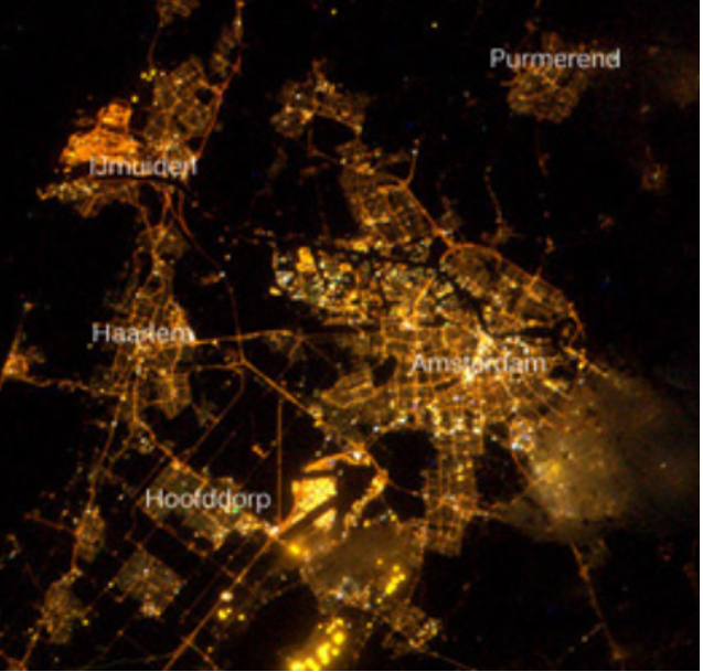Foto van Nederland in het donker vanuit ISS-station (Scientias, 2012)